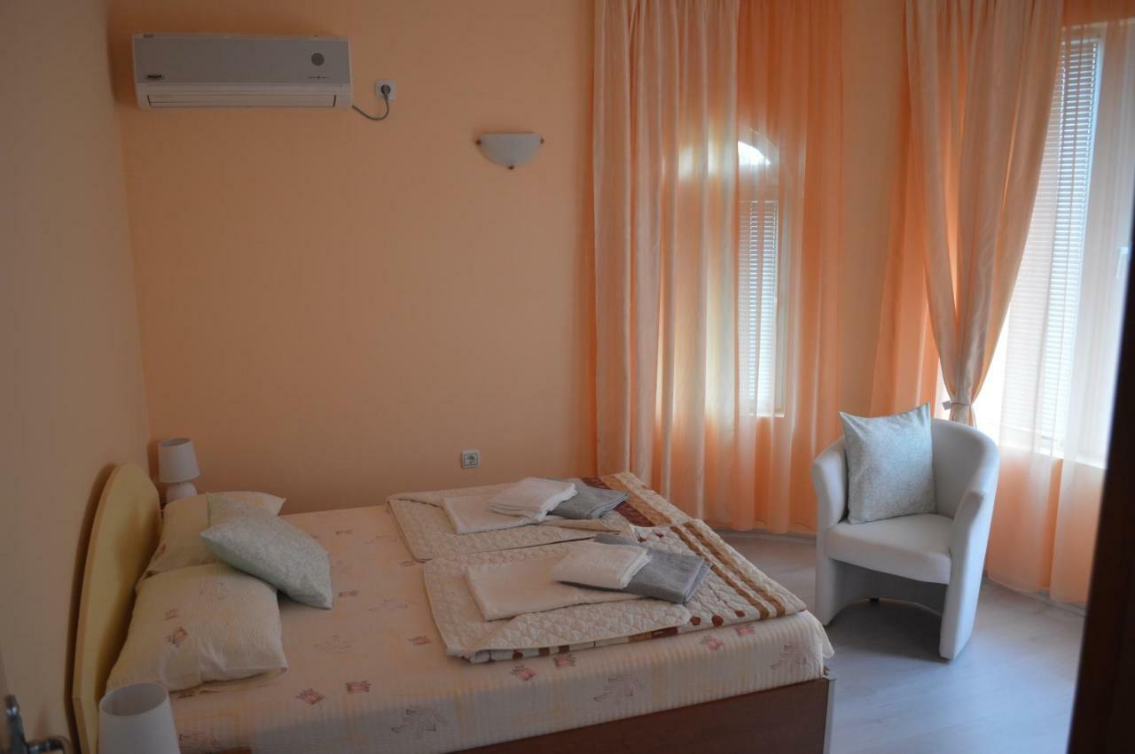 Dimana Hotel Chernomorets Exterior photo