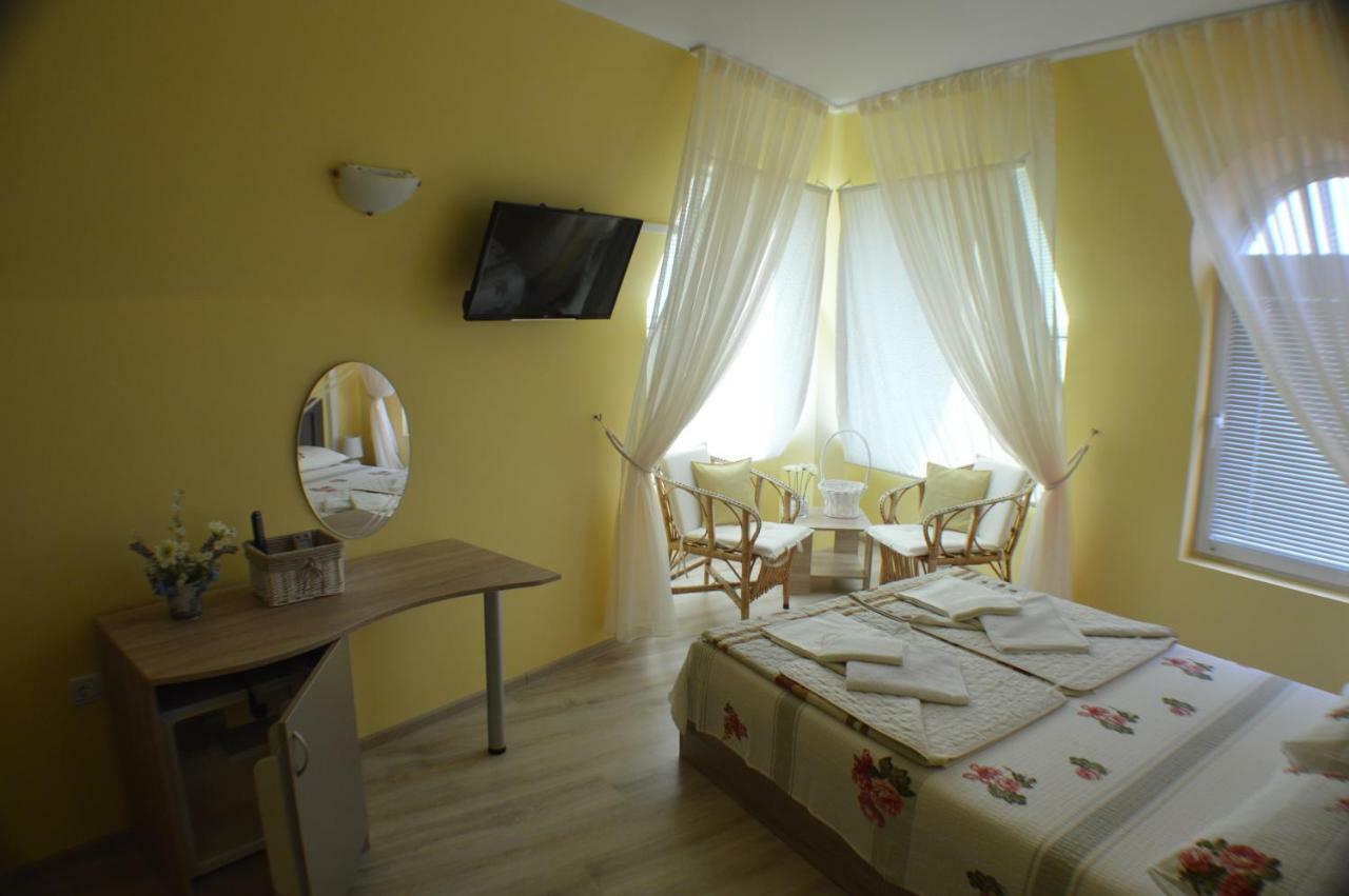 Dimana Hotel Chernomorets Exterior photo
