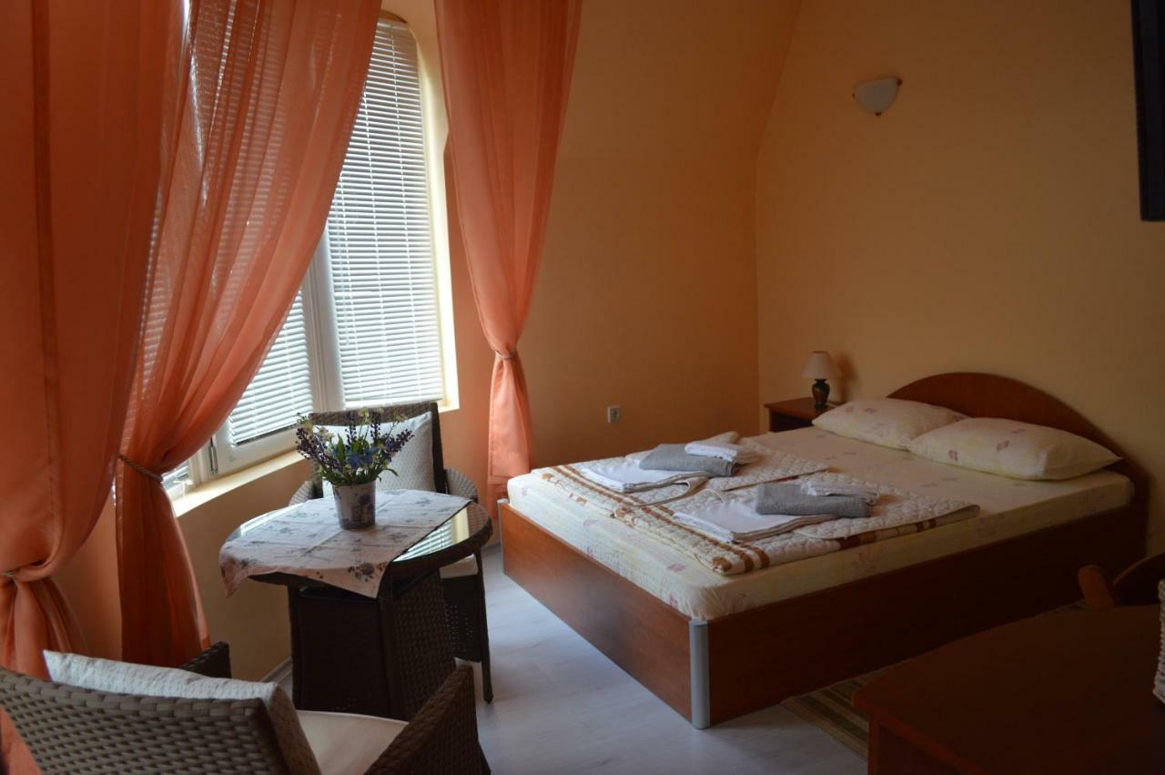 Dimana Hotel Chernomorets Exterior photo