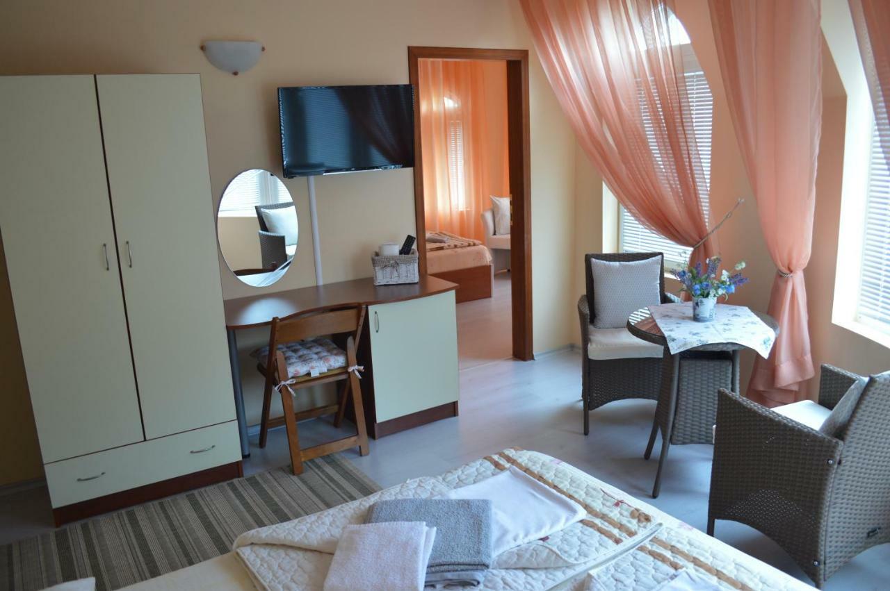 Dimana Hotel Chernomorets Exterior photo